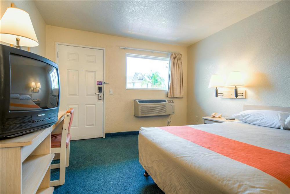 Motel 6-Anaheim, Ca - Fullerton East Δωμάτιο φωτογραφία